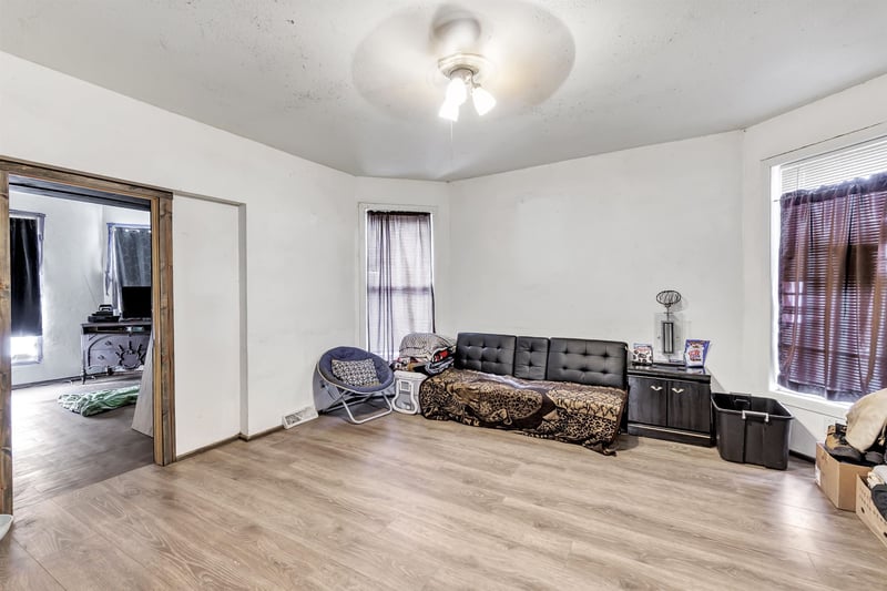 827 Broadway , Green Bay, WI 54303