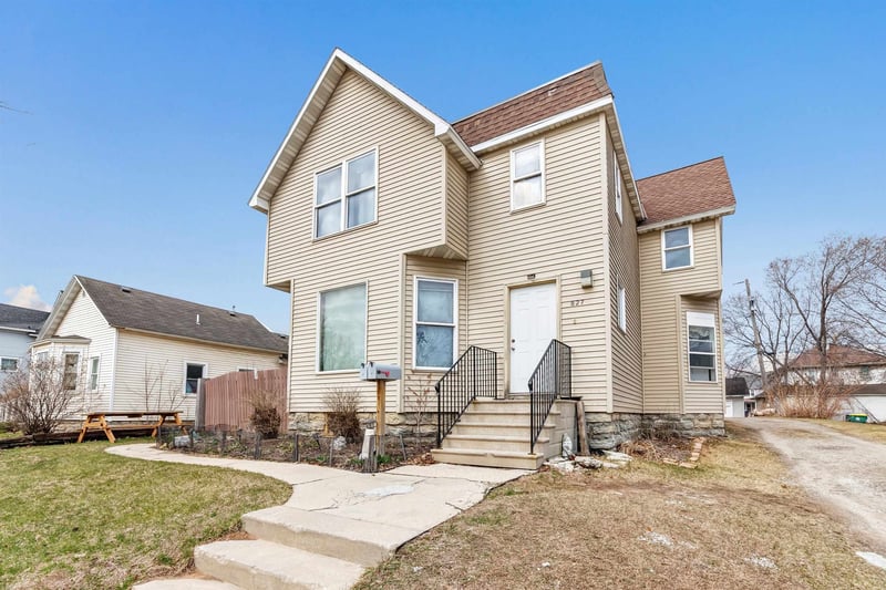 827 Broadway , Green Bay, WI 54303