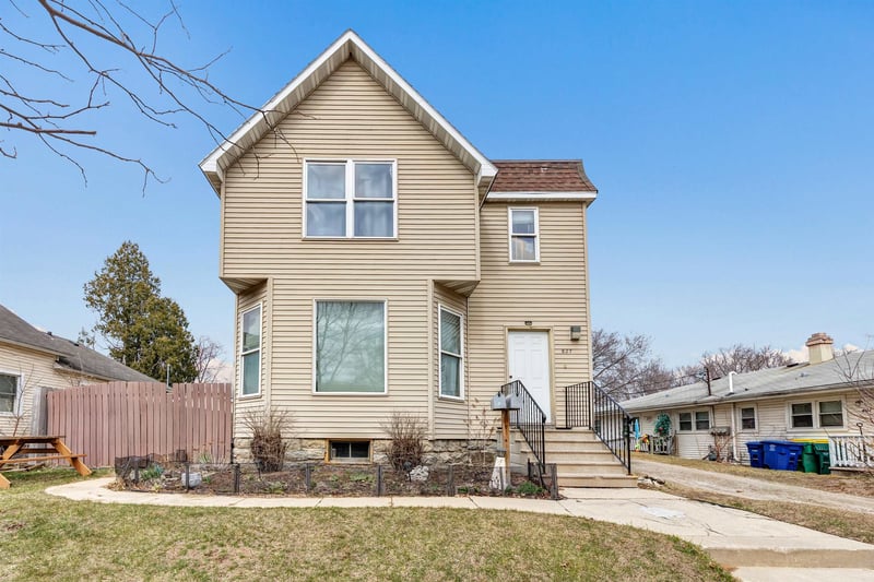 827 Broadway , Green Bay, WI 54303