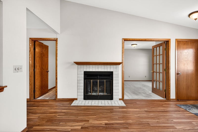 984 Tullar Rd #17, Neenah, WI 54956-5144