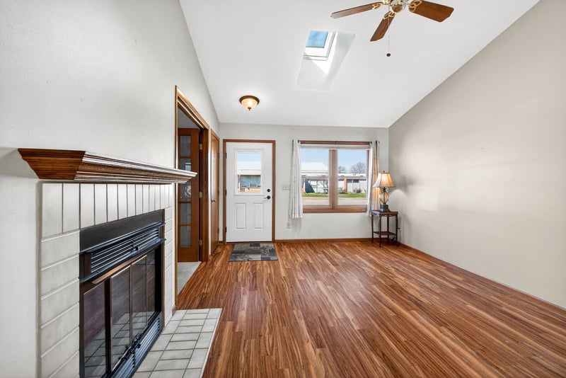 984 Tullar Rd #17, Neenah, WI 54956-5144