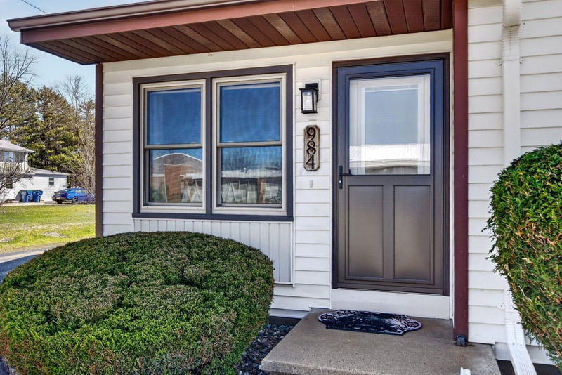 984 Tullar Rd #17, Neenah, WI 54956-5144