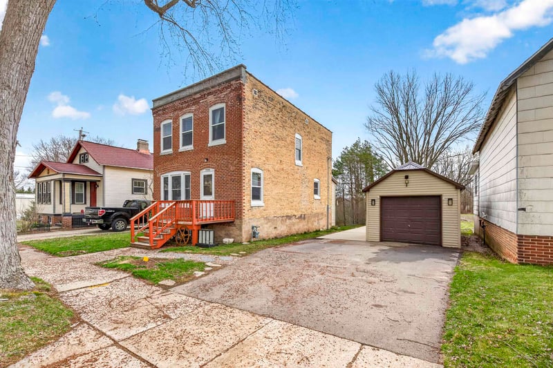 W5642 Fahrenkrug St, Nichols, WI 54152