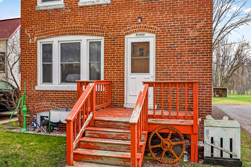 W5642 Fahrenkrug St, Nichols, WI 54152