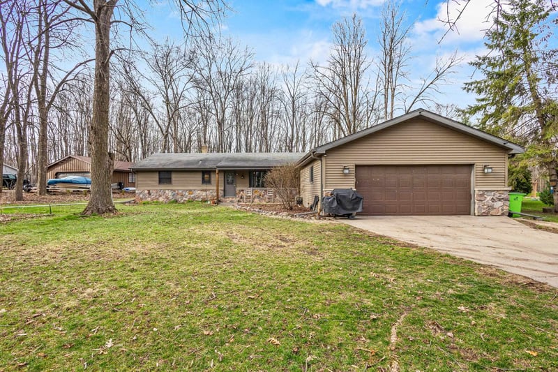 8578 Winncrest Rd, Neenah, WI 54956