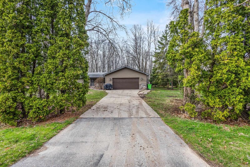 8578 Winncrest Rd, Neenah, WI 54956