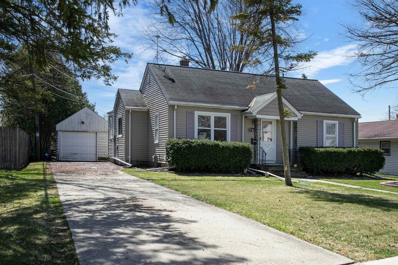 758 Madison St, Neenah, WI 54956