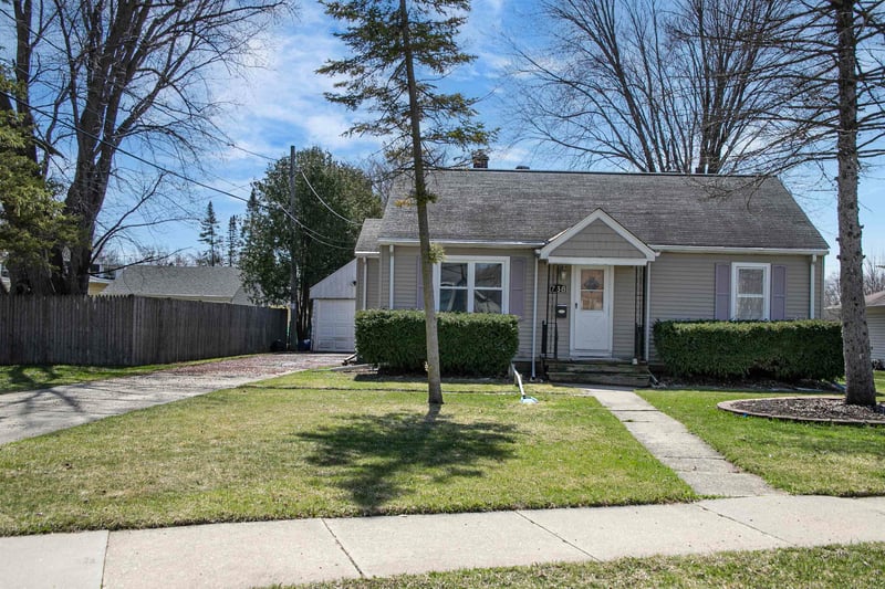 758 Madison St, Neenah, WI 54956