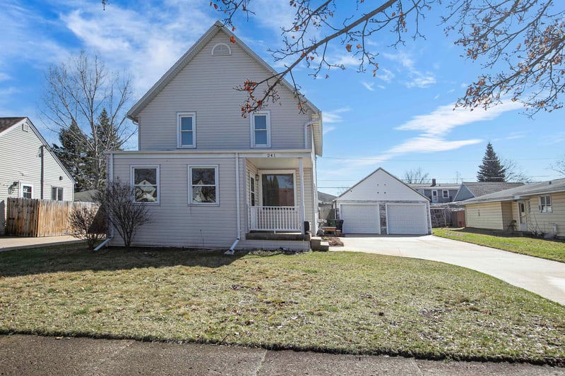241 James St, Kimberly, WI 54136