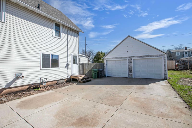 241 James St, Kimberly, WI 54136