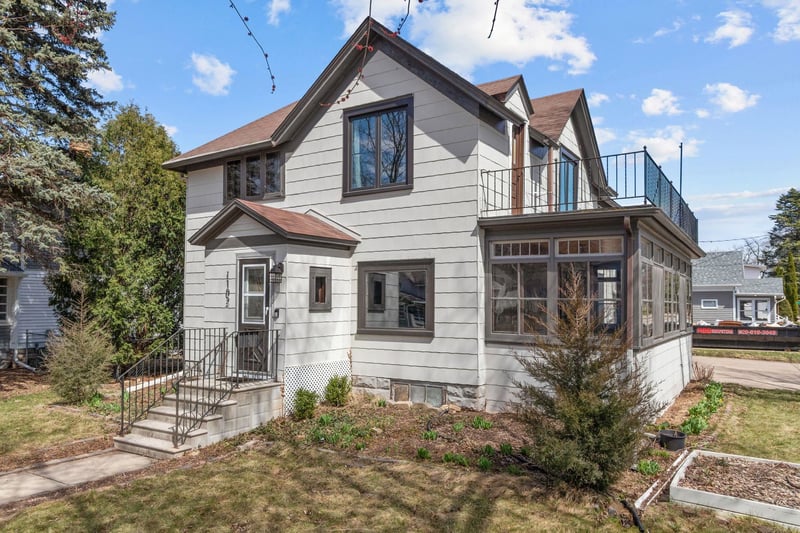 1102 Division St, Appleton, WI 54911