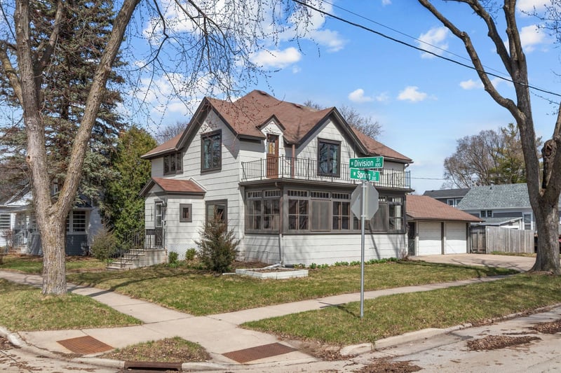 1102 Division St, Appleton, WI 54911