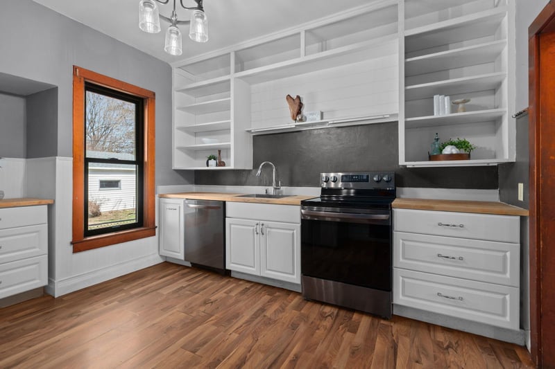 1102 Division St, Appleton, WI 54911