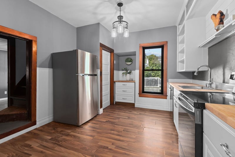 1102 Division St, Appleton, WI 54911