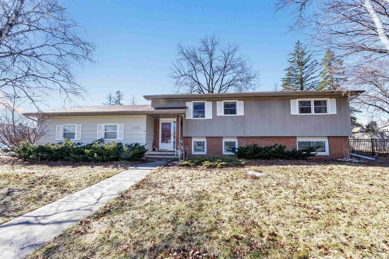 2455 Kingston Pl, Oshkosh, WI 54904
