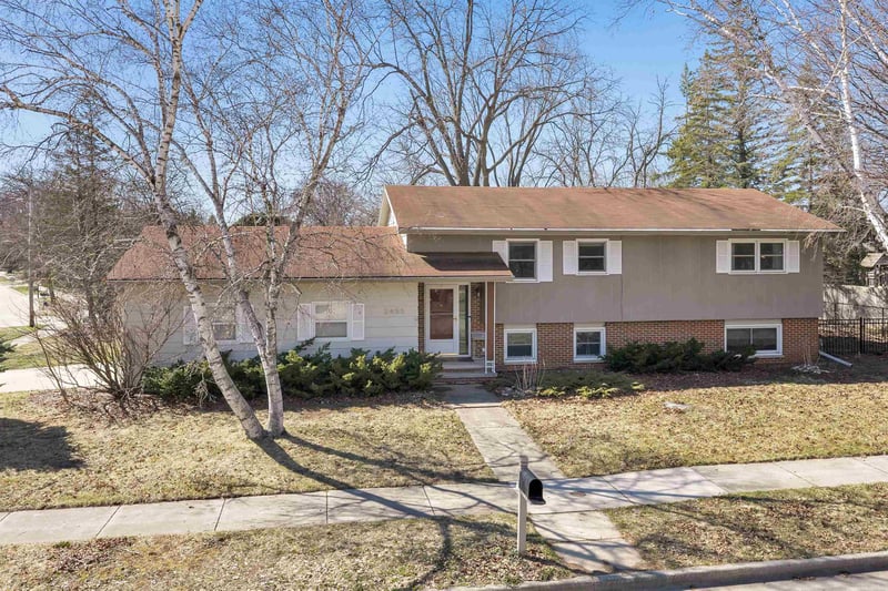 2455 Kingston Pl, Oshkosh, WI 54904