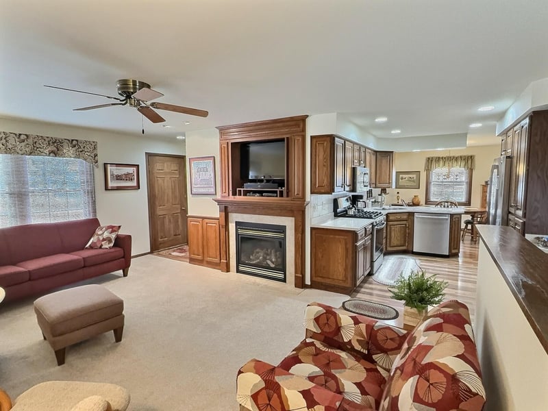 1313 Murdock Ave, Oshkosh, WI 54901