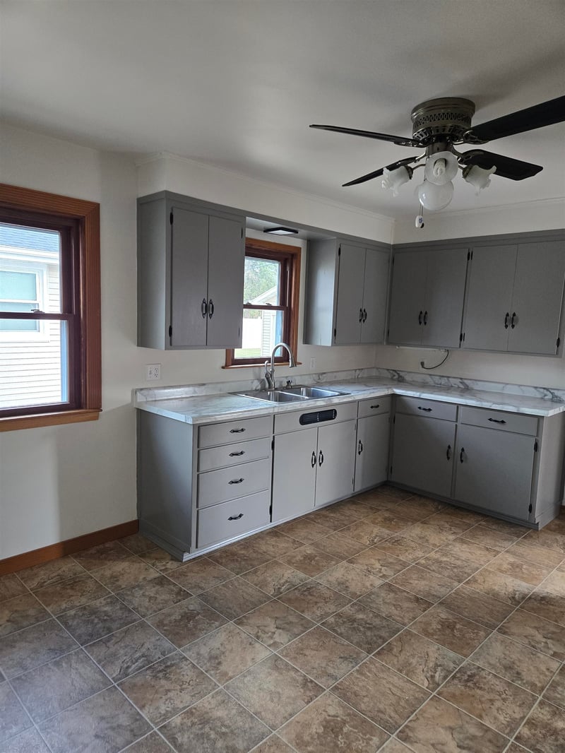 927 Sherry St, Neenah, WI 54956