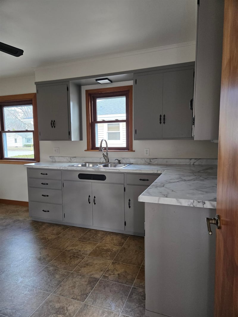 927 Sherry St, Neenah, WI 54956