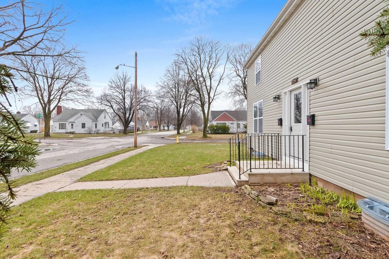 1159 Minahan St, Green Bay, WI 54303-4078