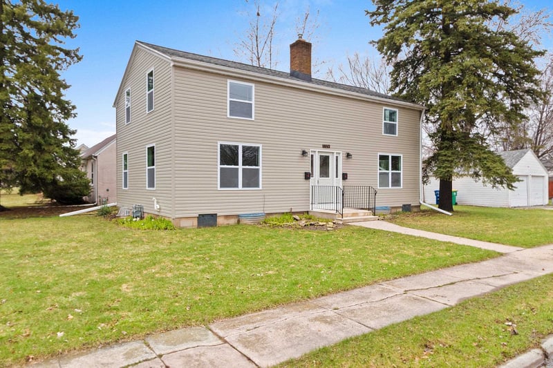 1159 Minahan St, Green Bay, WI 54303-4078