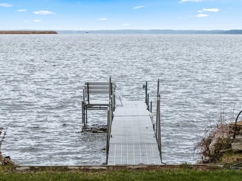 534 Resort Rd, Suamico, WI 54173-8348