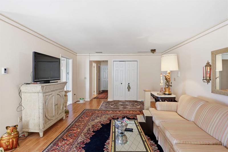 2302 Wisconsin St, Oshkosh, WI 54901-1886