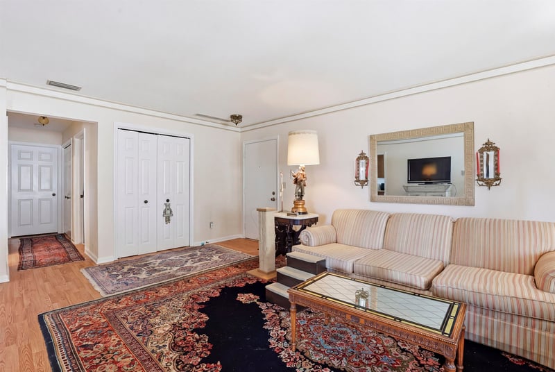 2302 Wisconsin St, Oshkosh, WI 54901-1886