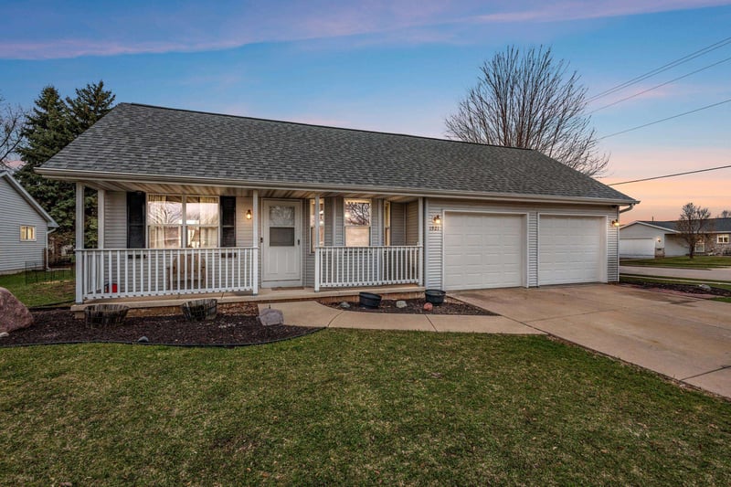 1921 Ceil St, Little Chute, WI 54140