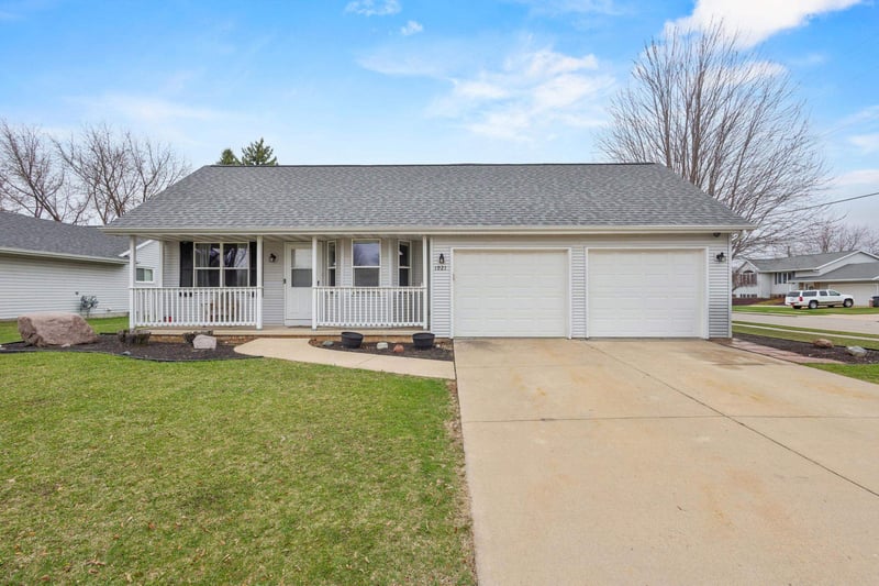 1921 Ceil St, Little Chute, WI 54140