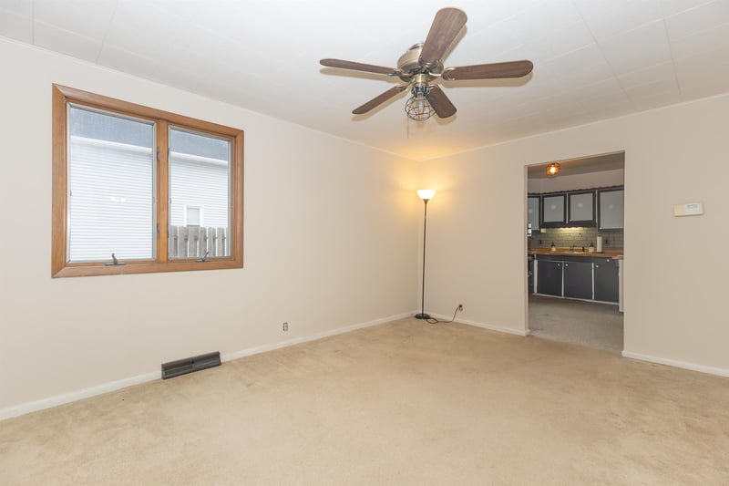 2021 Sheridan St, Oshkosh, WI 54901