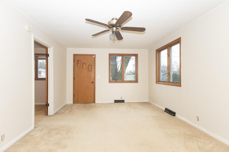 2021 Sheridan St, Oshkosh, WI 54901