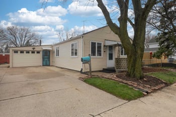 2021 Sheridan St, Oshkosh, WI 54901