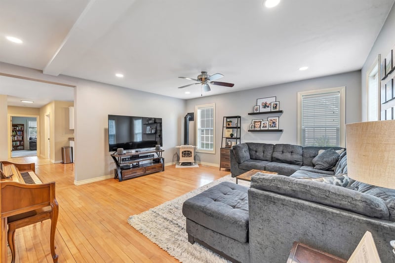 410 Cass St, Green Bay, WI 54301-3704