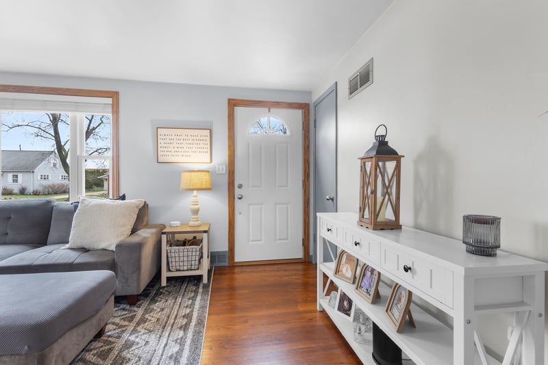 2233 Magnolia Ln, Green Bay, WI 54304