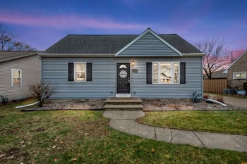 2233 Magnolia Ln, Green Bay, WI 54304