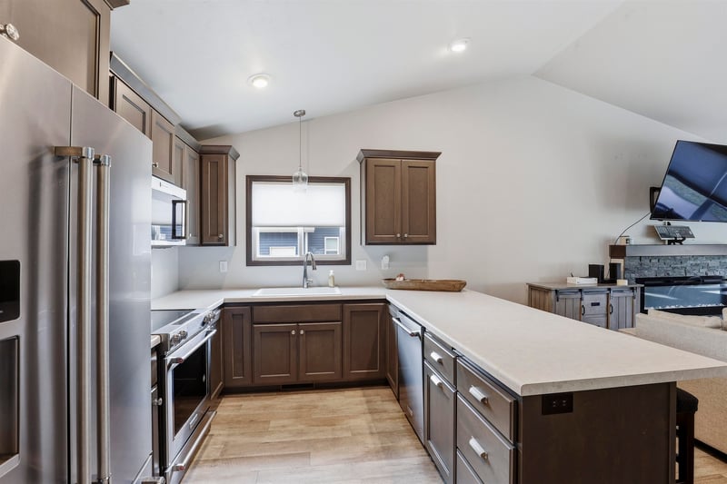 1146 Lori Dr, Neenah, WI 54956-1914
