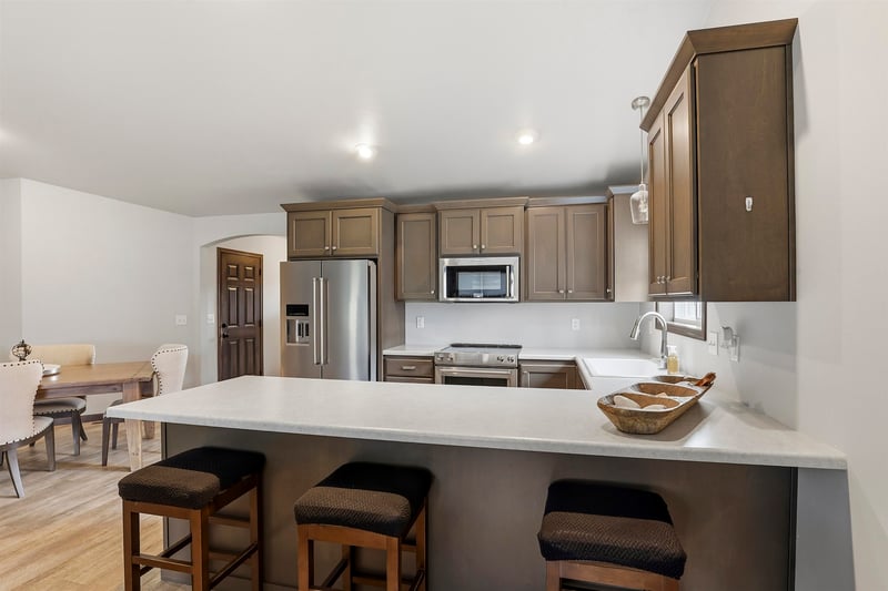 1146 Lori Dr, Neenah, WI 54956-1914