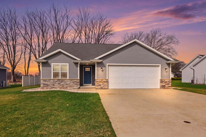 1146 Lori Dr, Neenah, WI 54956-1914