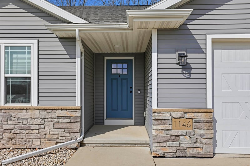 1146 Lori Dr, Neenah, WI 54956-1914