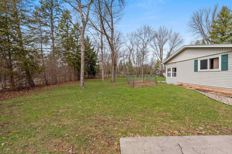 3040 Sheldon Dr, Oshkosh, WI 54904