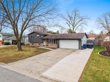 1156 Sharie Ln, Green Bay, WI 54304