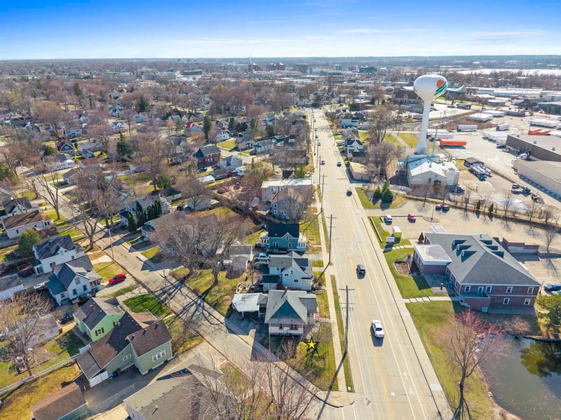421 Ahnaip St, Menasha, WI 54952