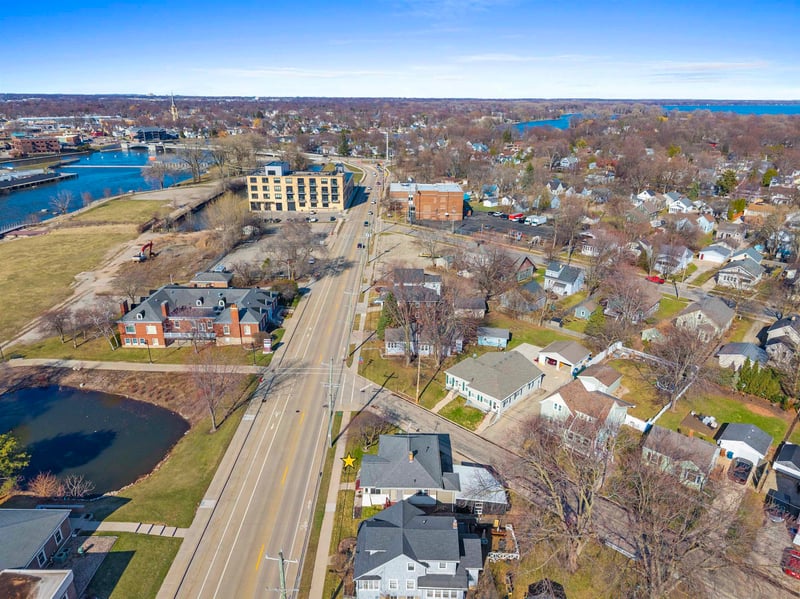 421 Ahnaip St, Menasha, WI 54952