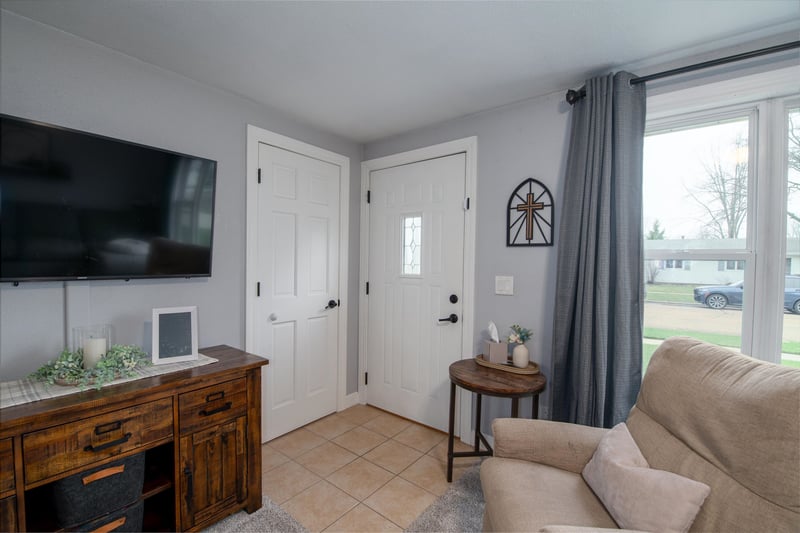 1045 Melissa St, Menasha, WI 54952