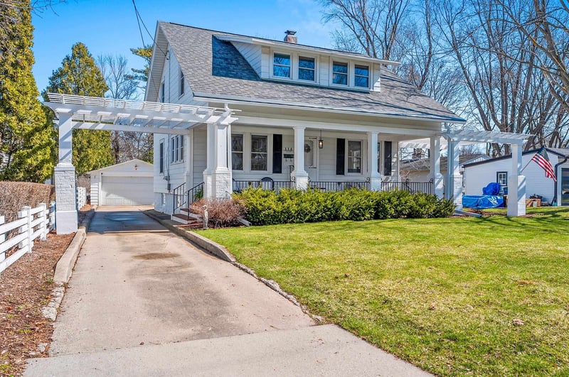 114 Mission Rd, Green Bay, WI 54301