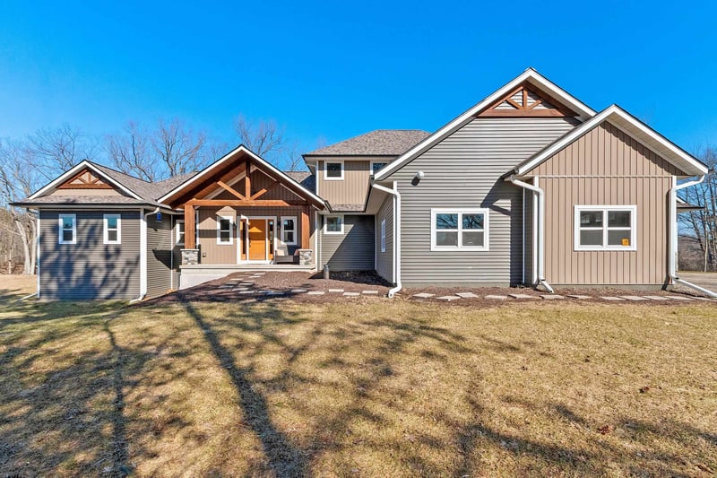 5321 Oconto River Shores Ln, Oconto Falls, WI 54154-9550