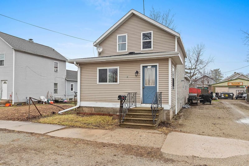 234 Frank St, Oconto, WI 54153