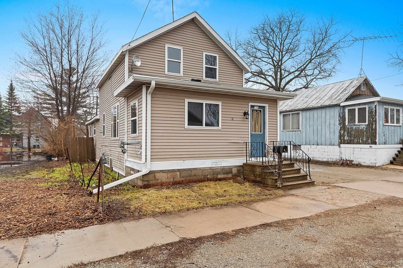 234 Frank St, Oconto, WI 54153