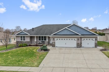 3165 Howard View Ln, Green Bay, WI 54313-4227